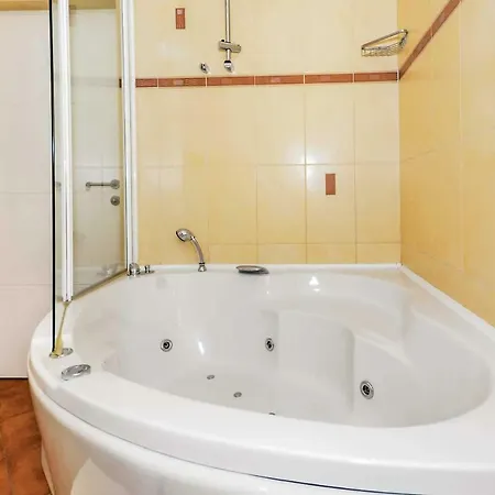Zastolje Sleeps 6 Pool Air Con Wifi 别墅 *
