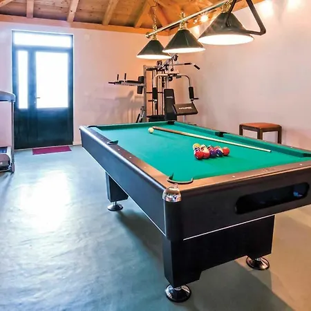 Zastolje Sleeps 6 Pool Air Con Wifi Gruda